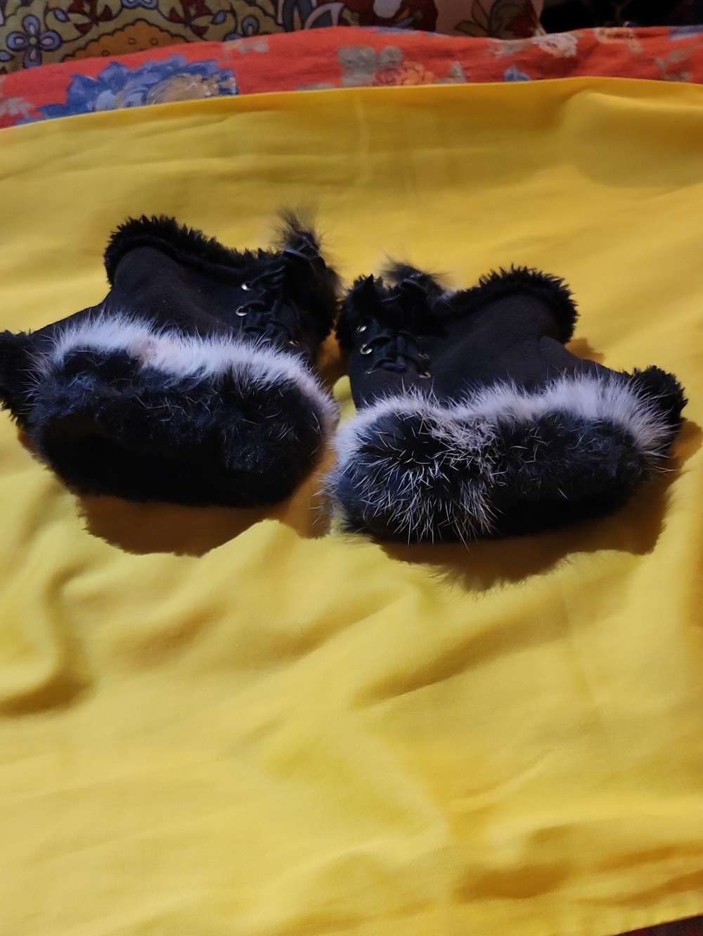 Black Fur Tipped Lace Up Fingerless Gloves